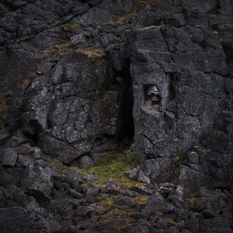 ловозерские тундры, луяврурт, нинчурт, кольский полуостров, скала, ущелье, проход в скале, каменный грот Скальный приют фото превью