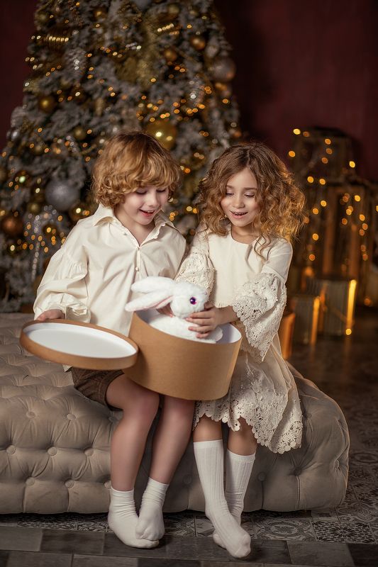 дети, эмоции, рождество, счастье, мальчик, девочка, новый год, праздник, подарки Рождество фото превью