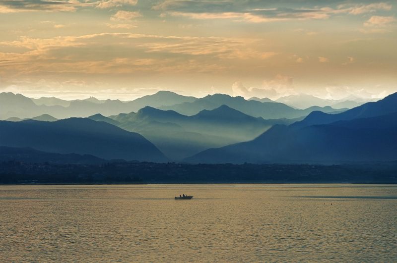 В целом мире мы одни... фото превью
