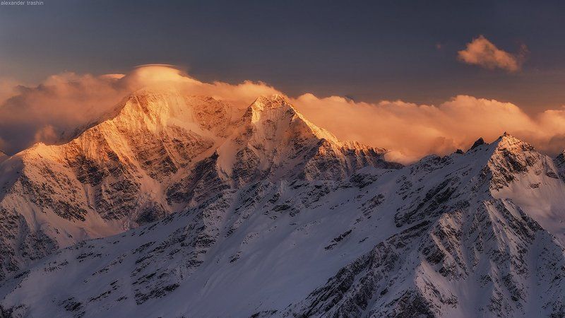 Peaks in the fire фото превью