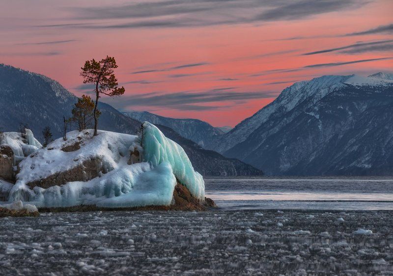 Алтай, Телецкое озеро, Яйлю В лазурной ледяной глазури. фото превью
