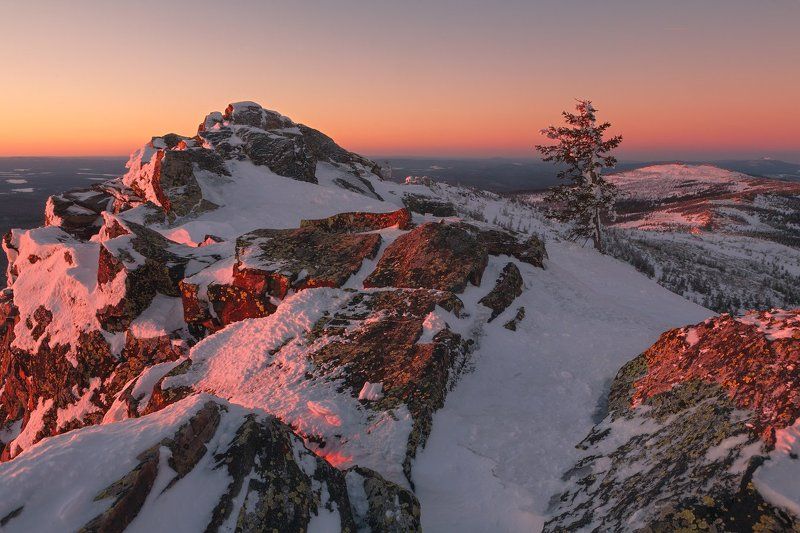 Древние камни Урала фото превью