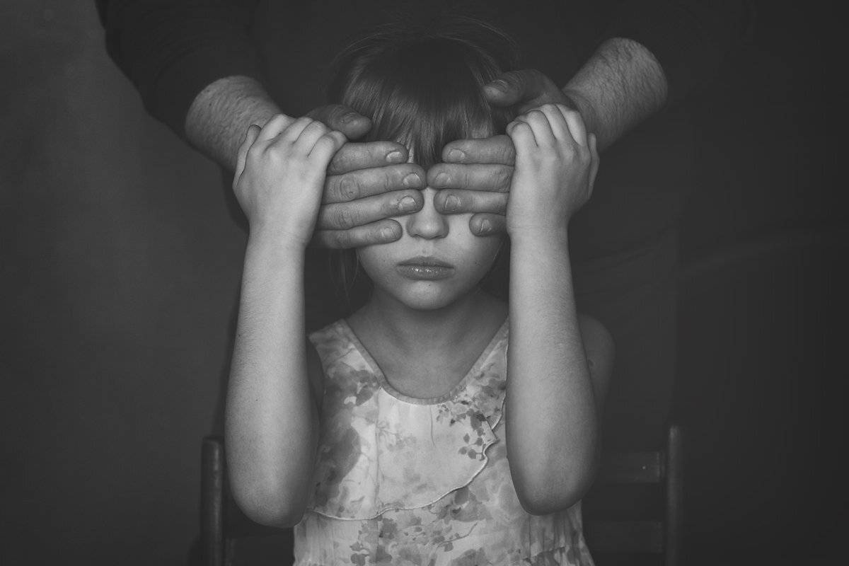 дети,черно-белое,отец,портрет,девочка,руки, Оксана