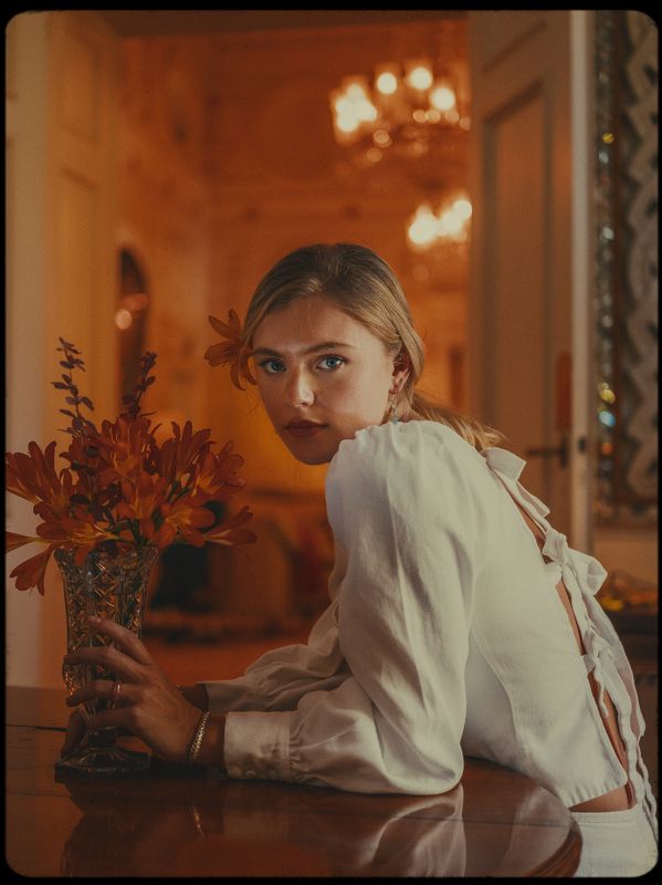 portrait, fashion, editorial, fashionphotography, flower, analog, fujifilm Molly with her beautiful orange flowers фото превью