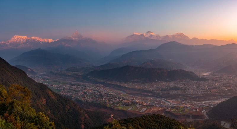 Sunrise view from Sarankot, Pokhara, Nepal фото превью