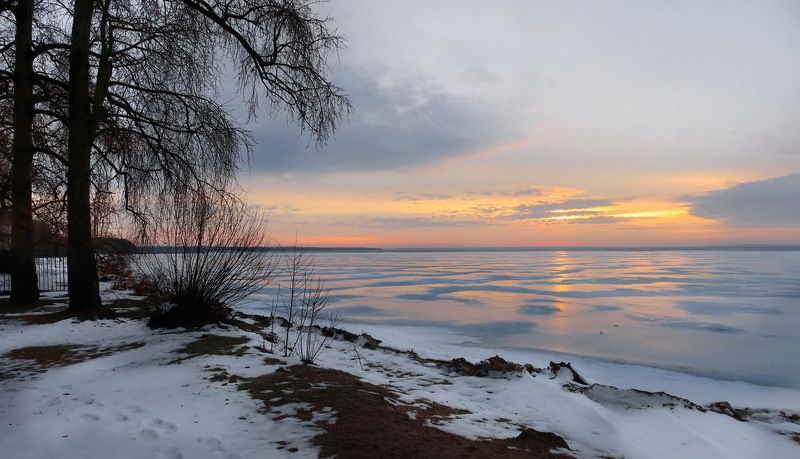вечереет, озеро На закате фото превью