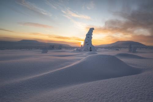 Встречая рассвет в Уральских горах.