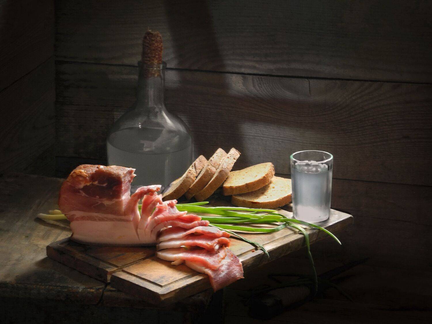 еда, сало, мясо, самогон, водка, хлеб, лук,, Сергей Фунтовой