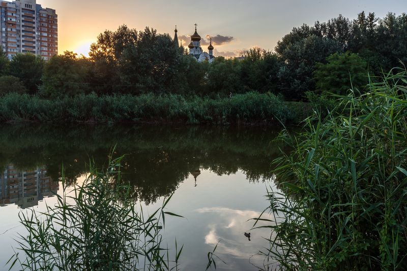 У озера фото превью