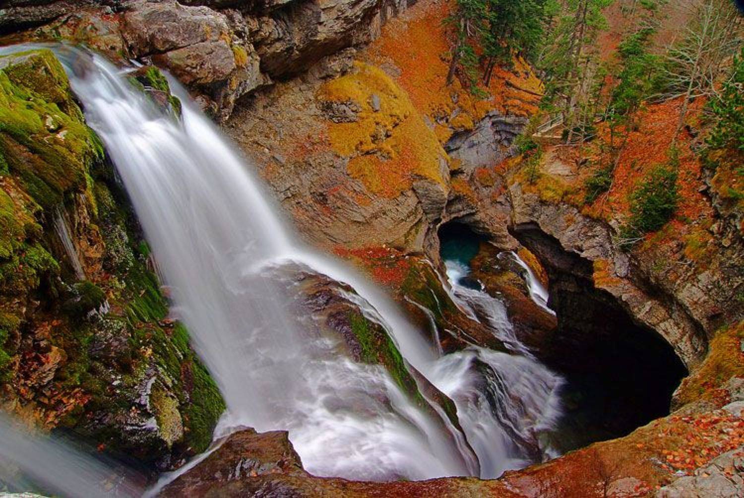 cascadas agua rio seda musgo oto&ntilde;o belleza parque nacional ordesa y monte perdido, Blanco Emilio