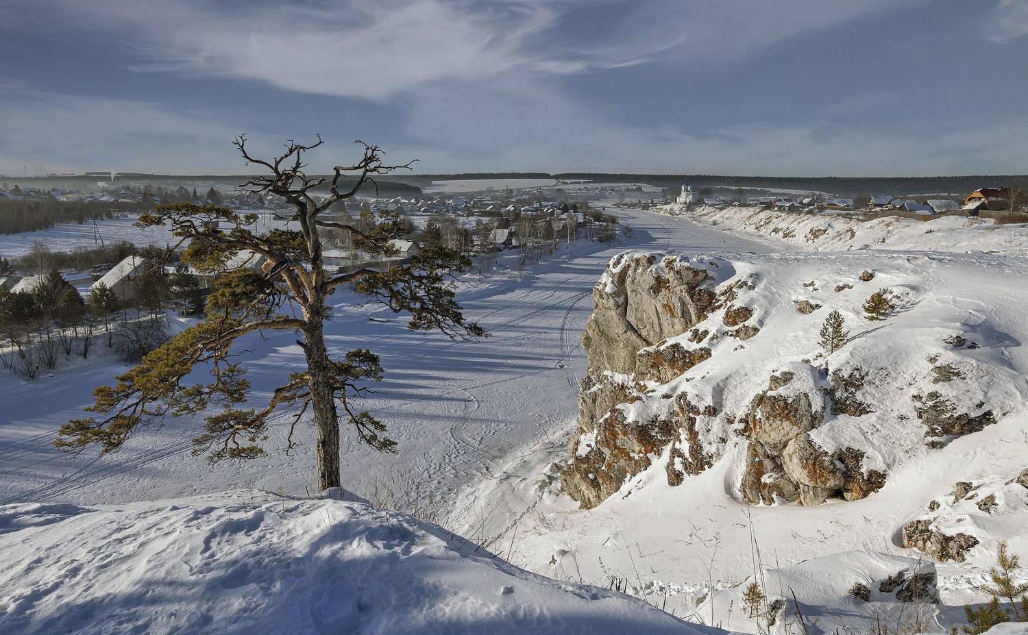 зима,снег,сосна,скала,деревня,церковь, Татьяна Попова