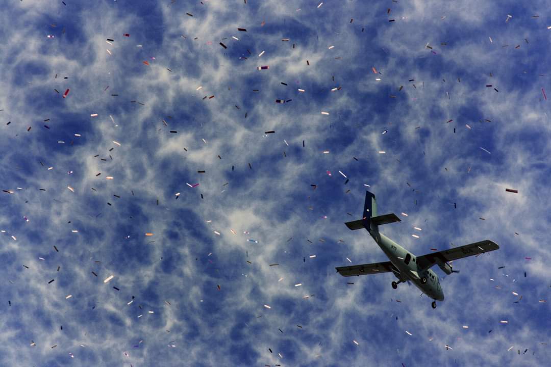 urban, street, streetphotography, photo, bastian cifuentes araya, periodistafurioso, periodista furioso, santiago, airplane,, Cifuentes Araya Basti&aacute;n