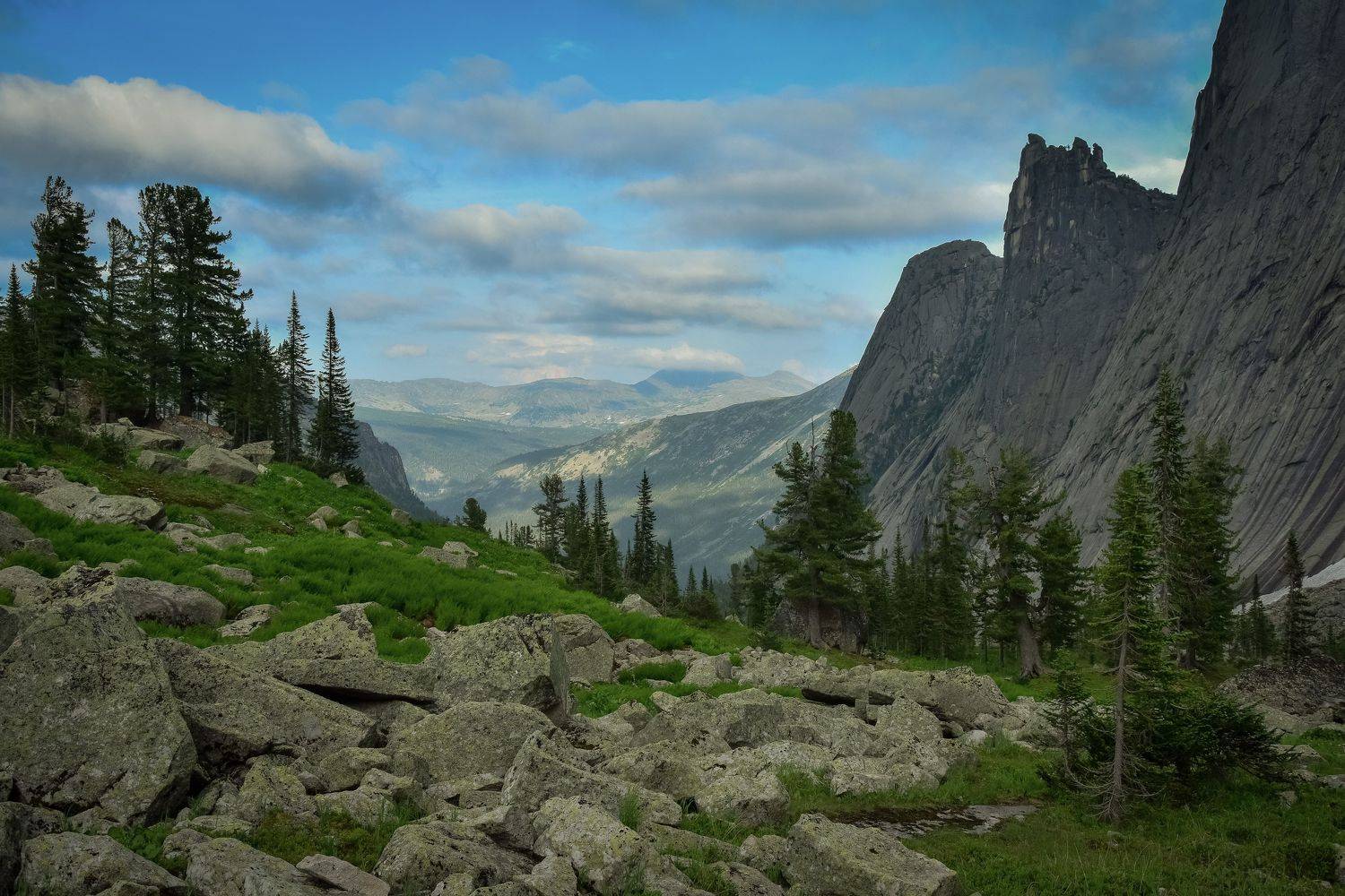 россия, западные саяны, хребет ергаки, долина тайгишонка, лето, путешествия, горы, скалы, ели, камни, Холзаков Вячеслав