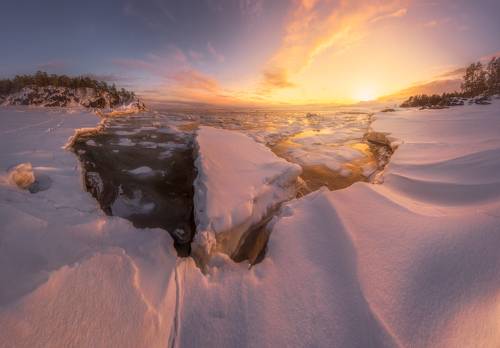 Солнце село в море...