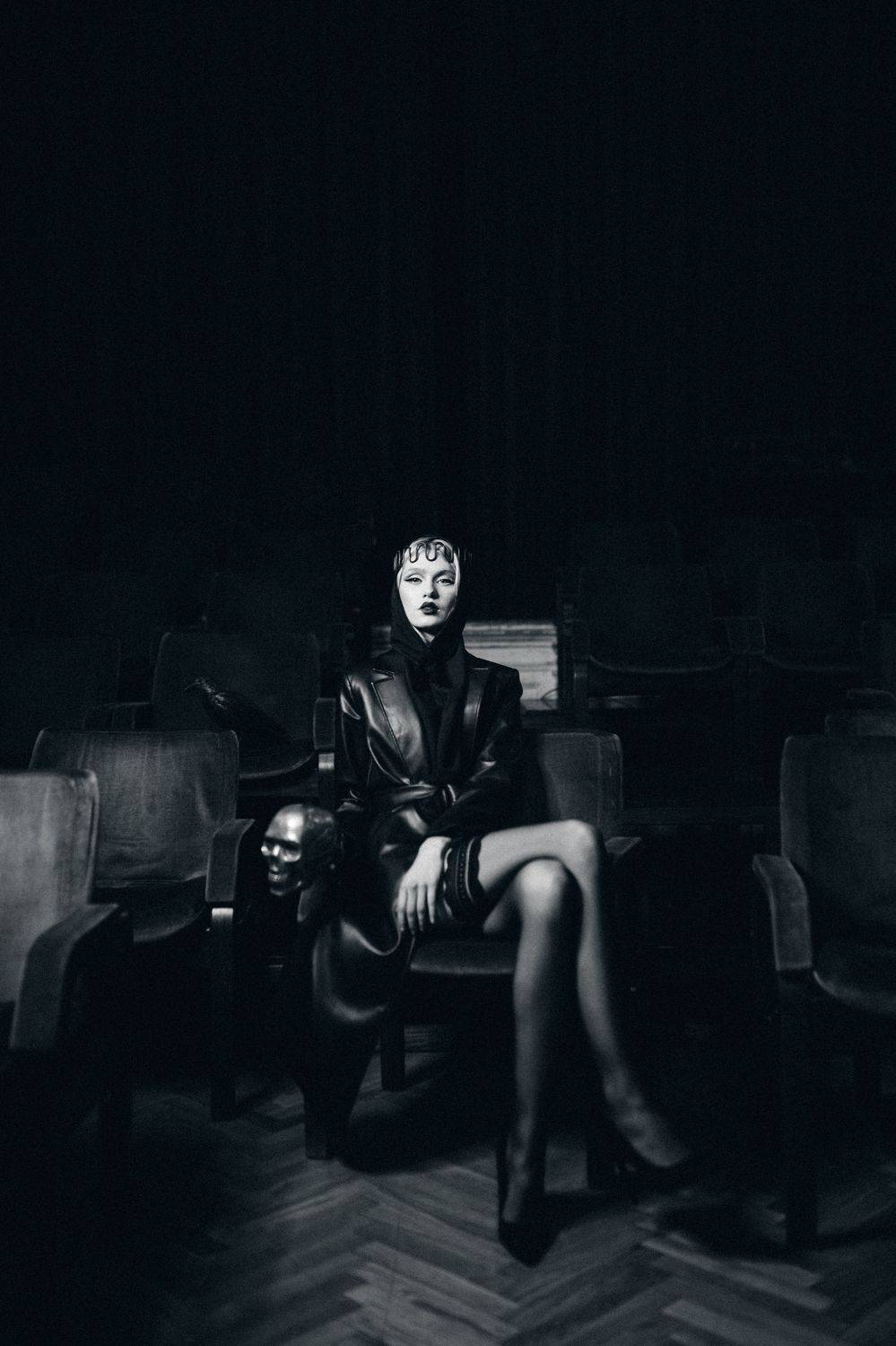 portrait,fashion,fineart,heels,editorial,bnw,pretty,blonde,sitting,cinematic,moody,, Moreno Matković