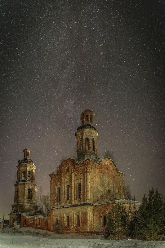 Звёздной ночью в селе Пантыл. Димитриевская церковь. фото превью