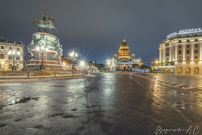 исаакиевская площадь питер ночь огни фонари памятник николаю гостиница астория собор новогодняя ёлка Исаакиевская площадь. фото превью