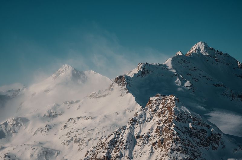 горы, кавказ, эльбрус, снег, облака, небо Главный Кавказский хребет фото превью