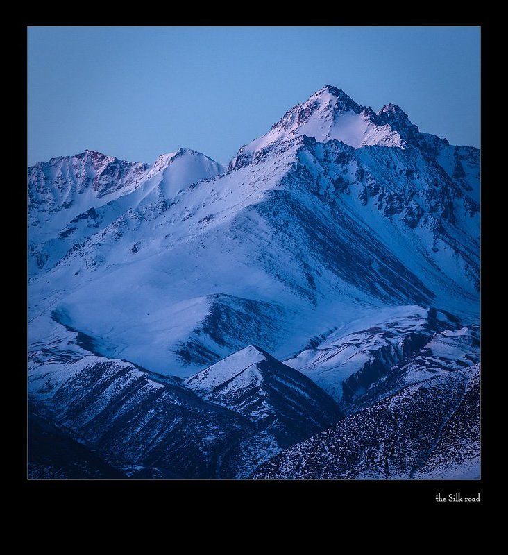 Тянь-Шань; хребет Заилийский Ала про крашенную миндальную муку... с сахаром фото превью