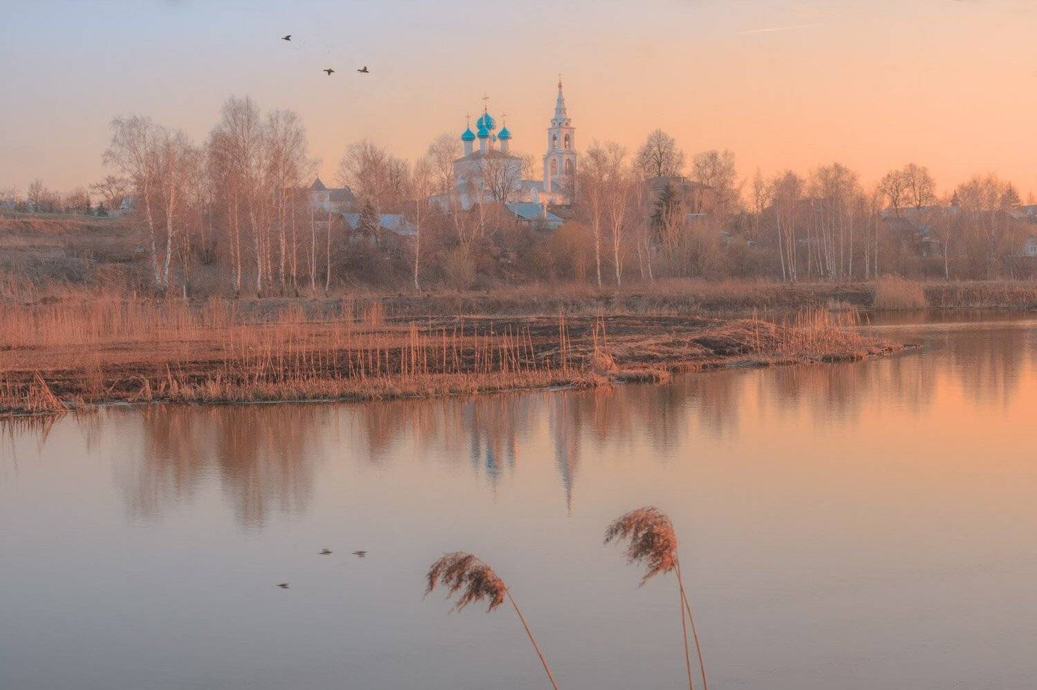 весна, вечер, вечер., закат, озеро, утки, храм, Виктор Климкин