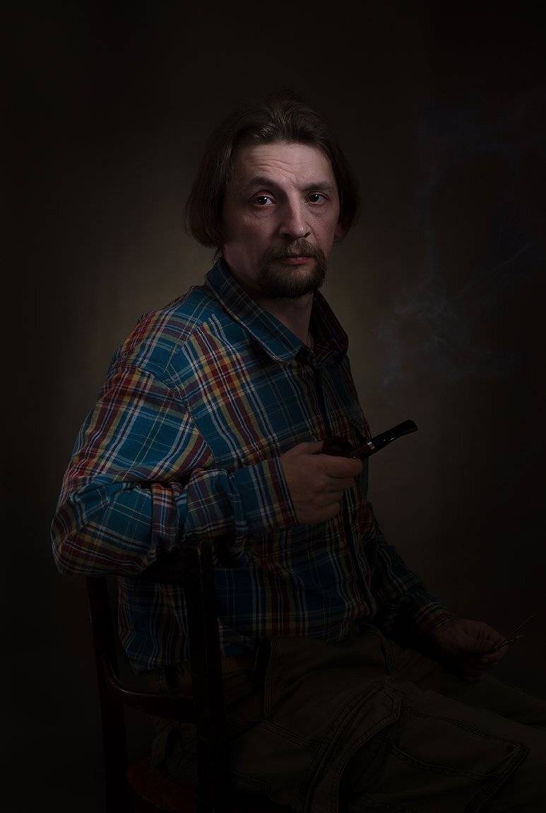 Классический портрет, Мужчина с трубкой, Портрет в низкой тональности, Портрет мужчины, Студийный мужской портрет, Давыдов Михаил