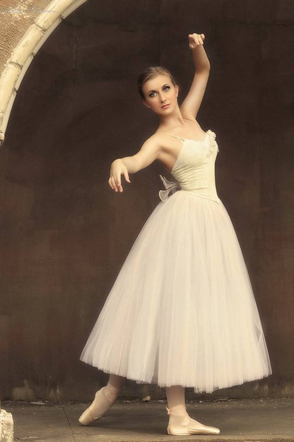 #Kuskovo #Park #Pointe shoes #ballerina #ballet #blue #dance #girl #model #pas #red #tutu #Кусково #балерина #балет #девушка #красный #модель #па #парк #пачка #пуанты #синий #танец, Ершова Наталья