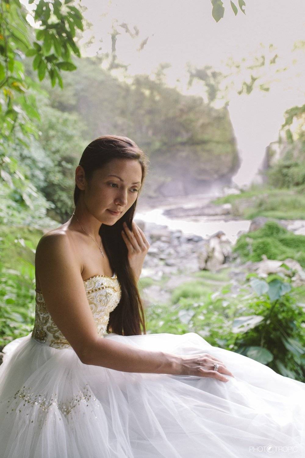 путешествие, свадьба, невеста, образ, девушка, платье, елен цай, elen tsay, бали, wedding, счастьее, нежность, любовь, азиатка, грация, красота, водопад, , Japan