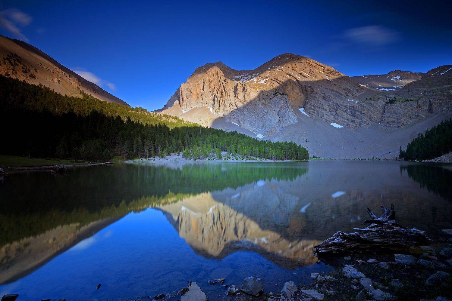 espa&ntilde;a pirineos lago agua monta&ntilde;a reflejo, Blanco Emilio