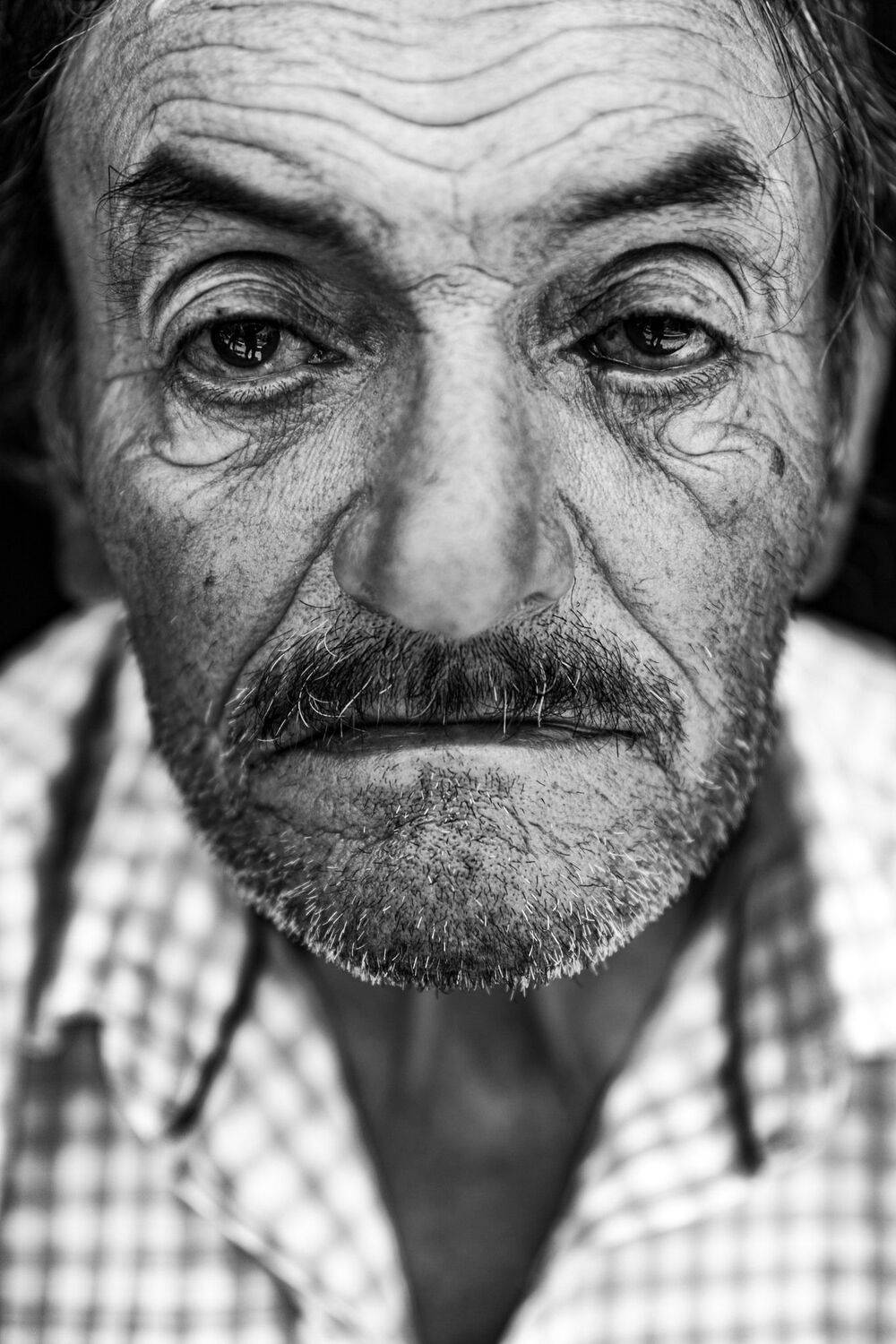 portrait, portraits, male portrait, retrato, retratos, bastian cifuentes araya, periodistafurioso, black and white, black & white, blanco y negro, human, homeless, situacion de calle, in-visibles, invisibles,, Cifuentes Araya Basti&aacute;n