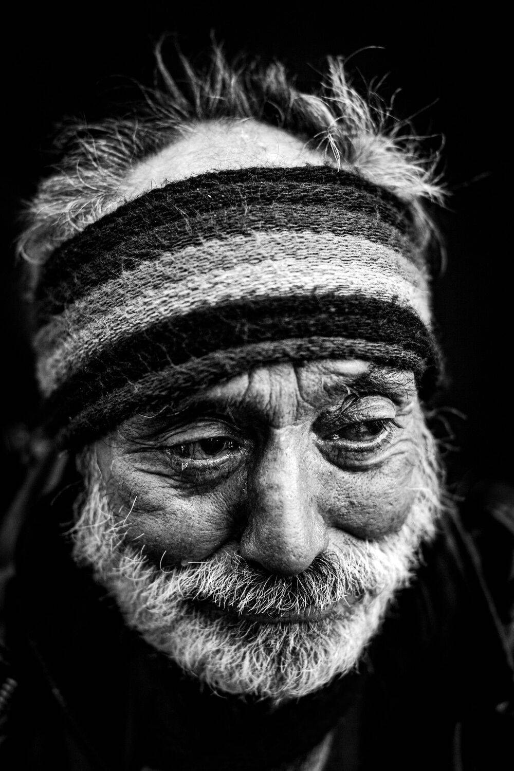 portrait, portraits, male portrait, retrato, retratos, bastian cifuentes araya, periodistafurioso, black and white, black & white, blanco y negro, human, homeless, situacion de calle, in-visibles, invisibles,, Cifuentes Araya Basti&aacute;n