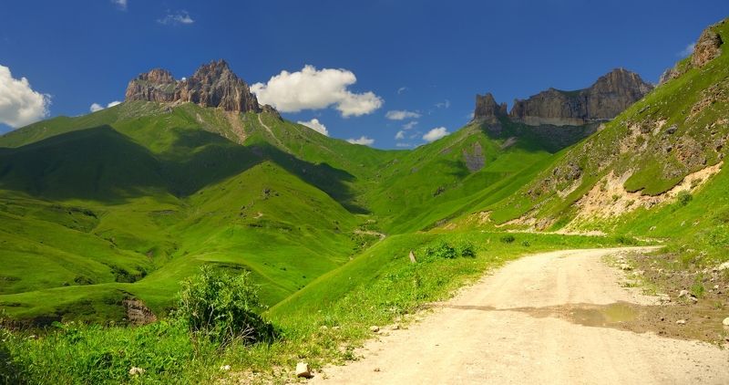 Дорога в горах Кавказа фото превью