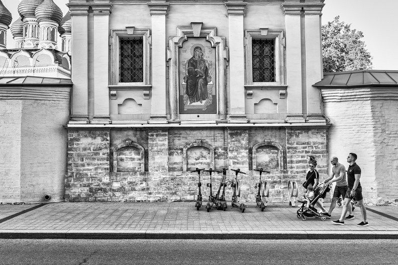 стрит, улица, чб, монохром, люди, москва Прогулка фото превью