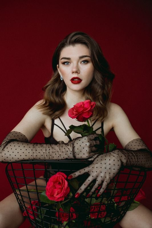 девушка, женский портрет, портрет, глаза, художественный портрет, красный, бордовый,цвет,розы,алые губы Burgundy фото превью