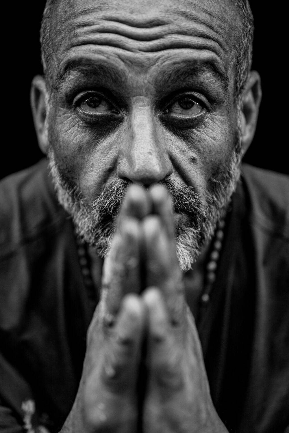 portrait, portraits, male portrait, retrato, retratos, bastian cifuentes araya, periodistafurioso, black and white, black & white, blanco y negro, human, homeless, situacion de calle, in-visibles, invisibles,, Cifuentes Araya Basti&aacute;n