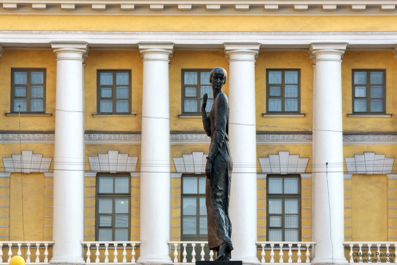 город, архитектура, скульптура, памятник анне ахматовой, годовщина освобождения ленинграда отблокады, день ленинградской победы, воскресенская набережная, санкт-петербург,nikon Памятник Анне Ахматовой фото превью