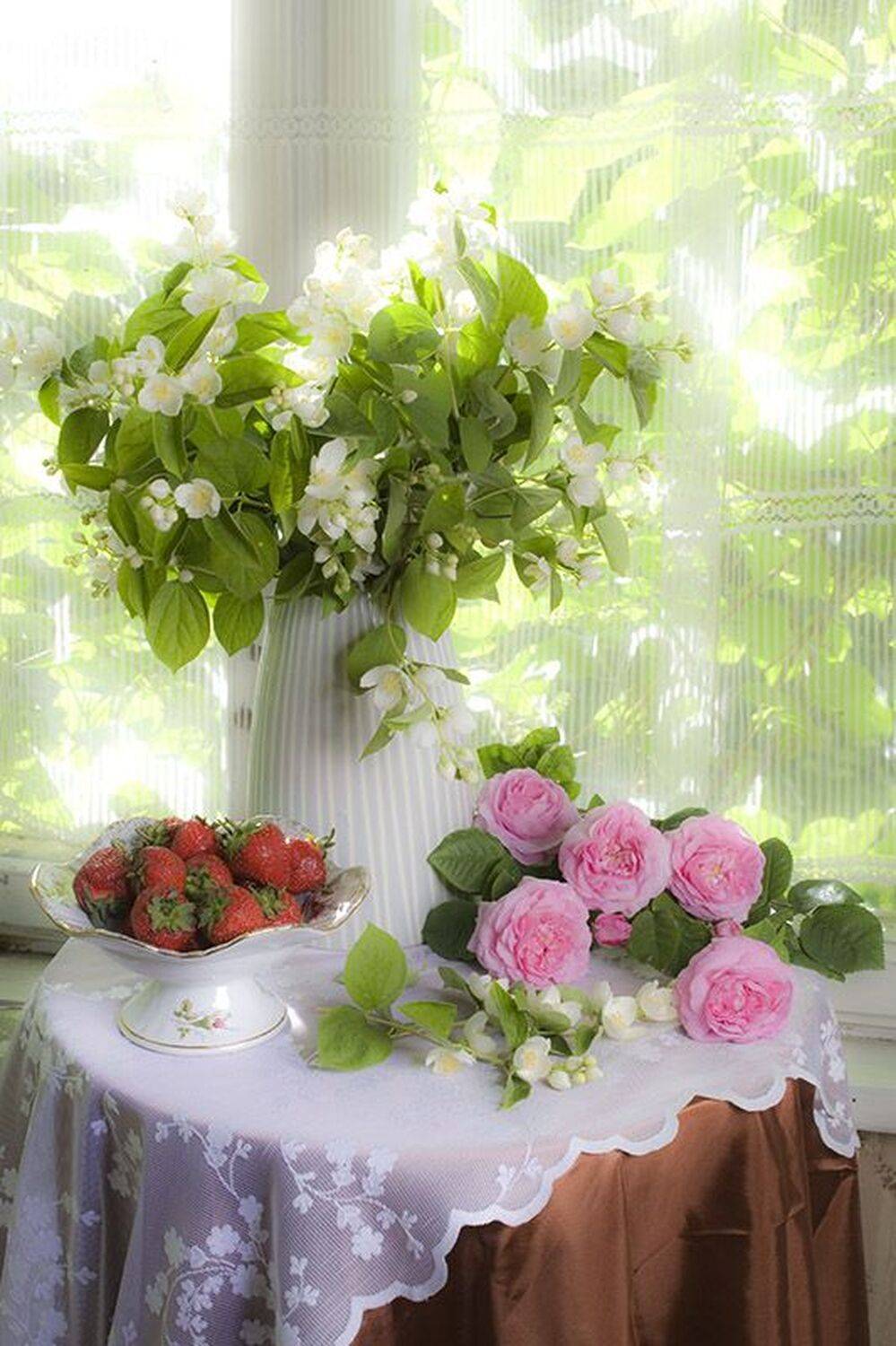 клубника, жасмин, ваза, лето, дача, Бекетова Ольга