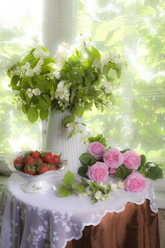 Натюрморт с клубникой