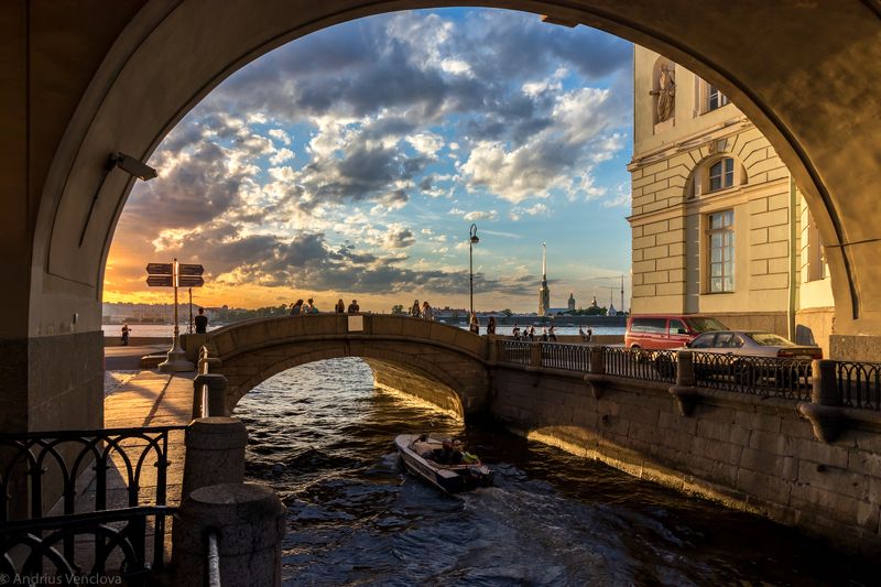 Through the arch фото превью