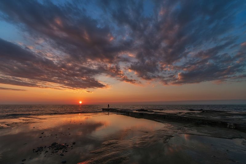 У самого края дня фото превью