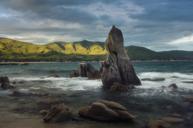 приморский_край триозерье пейзаж море камни закат природа волны вечер находка свет  В Триозерье фото превью