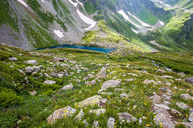 Пейзаж Озеро Семицветное. фото превью