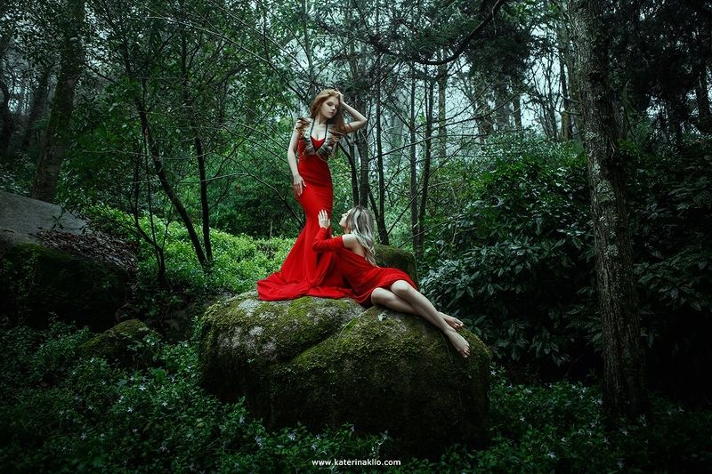 red, queen, model, two, women, couple, red, green, beauty, dress, together, beautiful, two beautiful women, red and green Red Queens фото превью