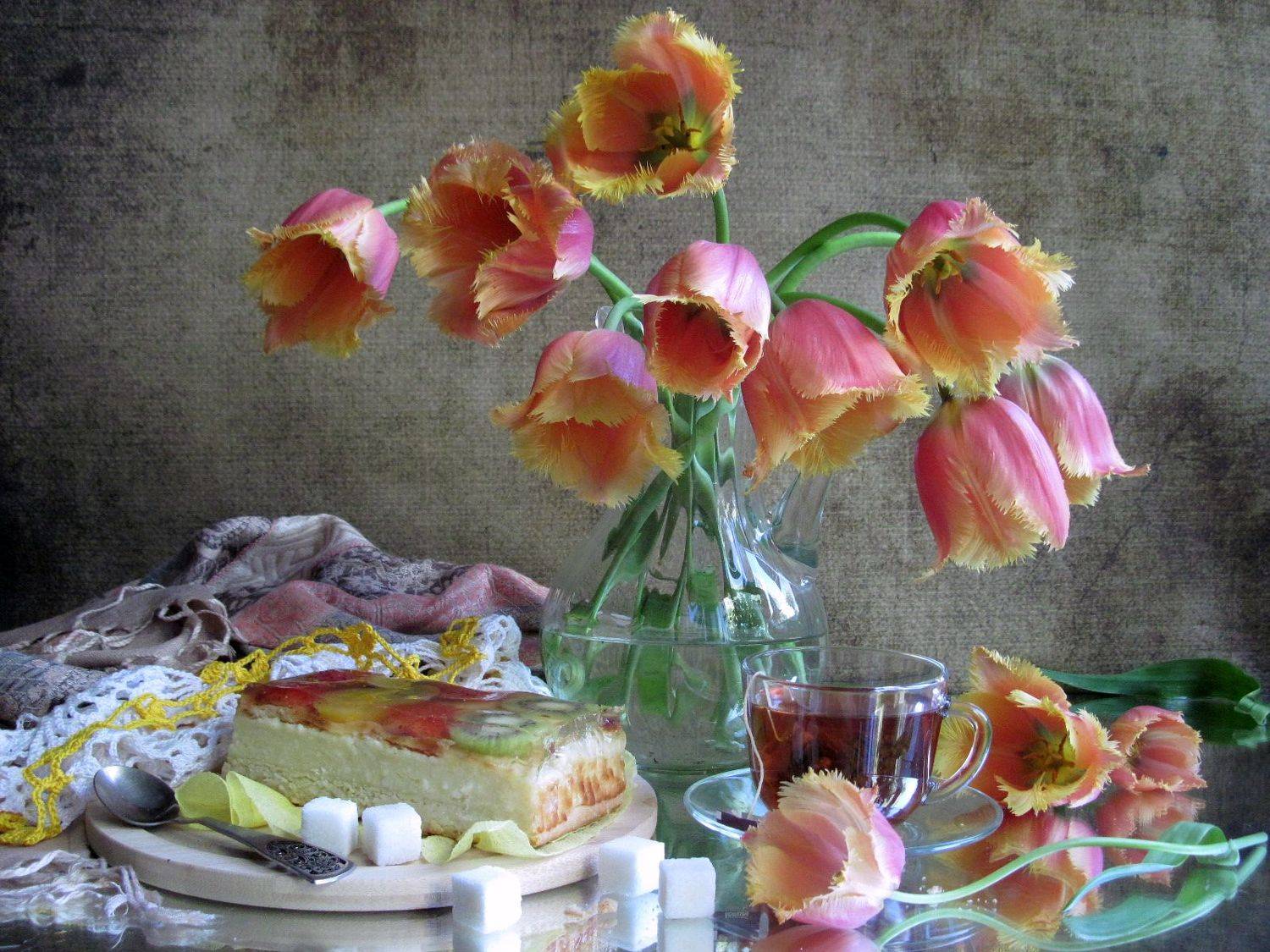 цветы, букет, тюльпаны, чизкейк, чай, сахар, кувшин, чайная пара, кухонная доска, ложка, салфетка, шарф, Наталия Тихомирова