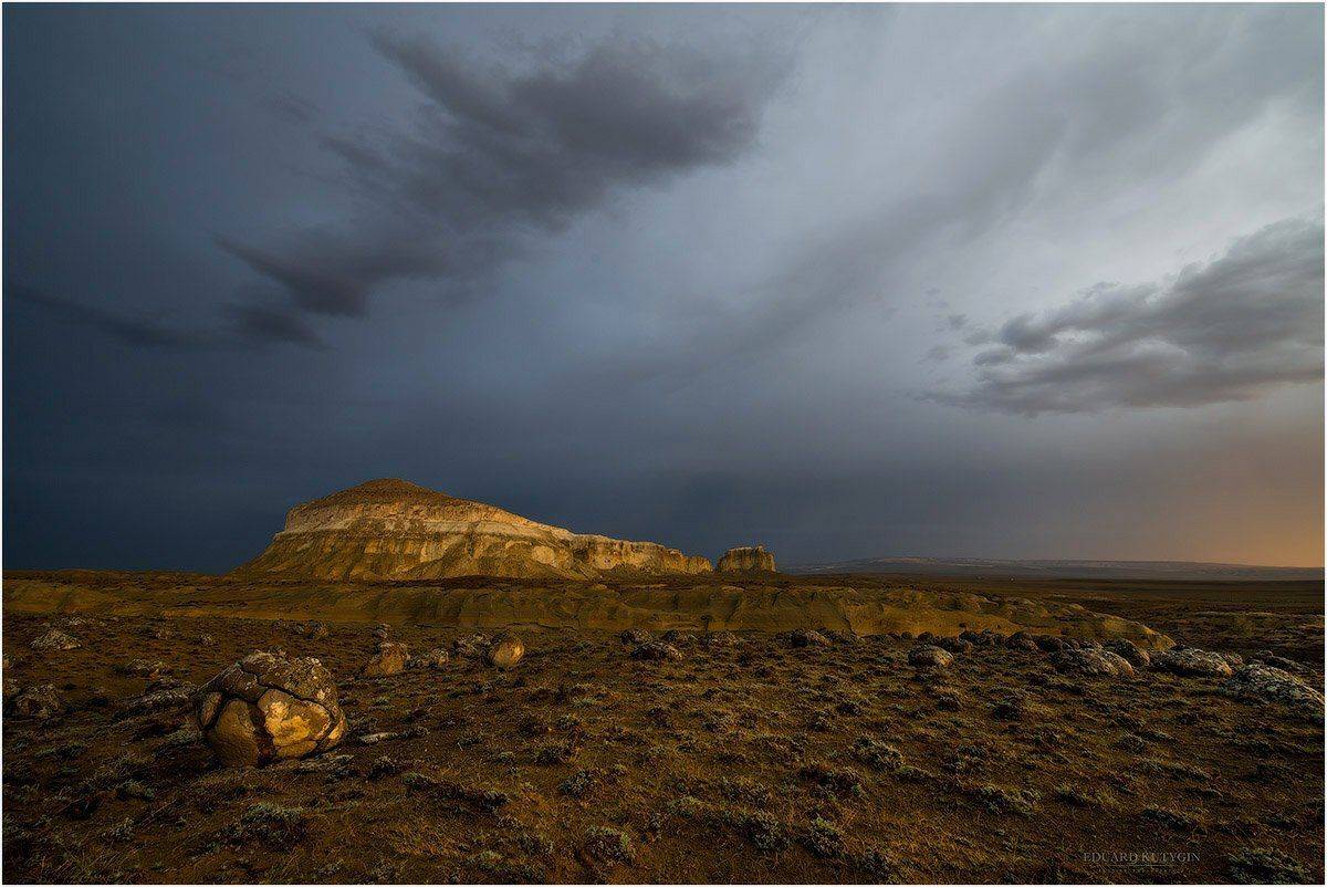 Mangistau, Shergala, Sherkala, Гора., Гроза., Грозовые облака, Дождь, Западный Казахстан, Казахстан, Конкреции, Конкреция, Лев-гора, Мангистау, Останец, Песок, Пустыня, Рассвет, Шар, Шаровые конкреции, Шеркала, Кутыгин Эдуард