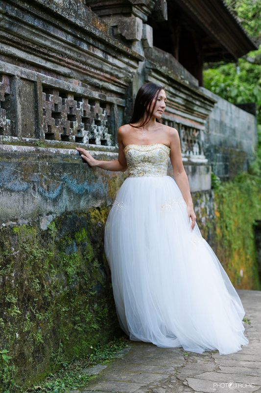 путешествие, свадьба, невеста, образ, девушка, платье, елен цай, elen tsay, бали, wedding, счастьее, нежность, любовь, азиатка, грация, красота, водопад, культура, традиции  фото превью