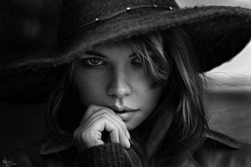 Beauty in the hat фото превью