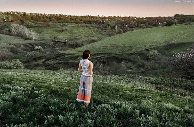 Nikon, Photoshop, Девушка, Закат солнца, Пейзаж, Портрет, Склоны, Спиной, Фото, Фотография Провожающая солнце фото превью