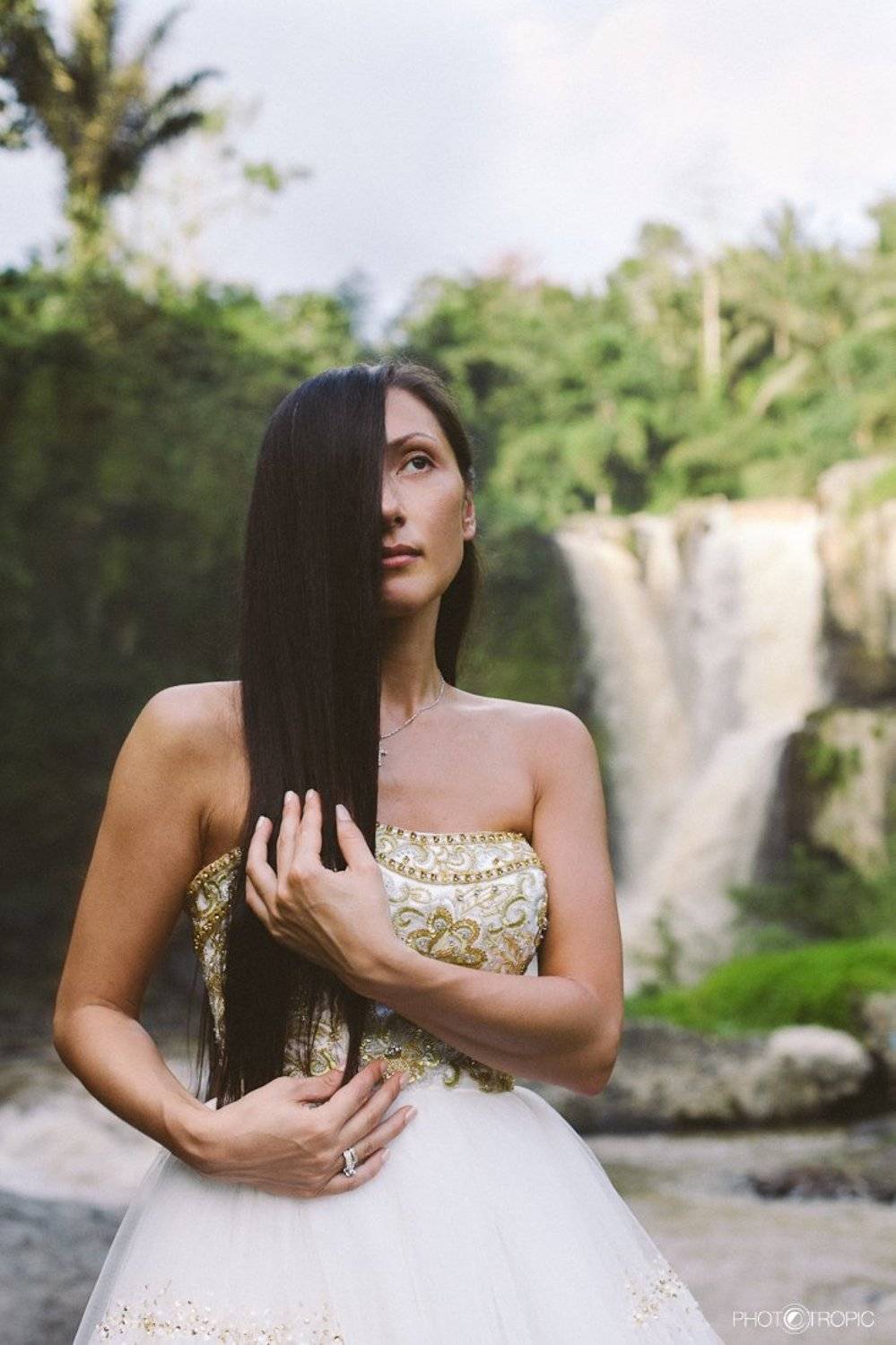 путешествие, свадьба, невеста, образ, девушка, платье, елен цай, elen tsay, бали, wedding, счастьее, нежность, любовь, азиатка, грация, красота, водопад, культура, традиции, Japan