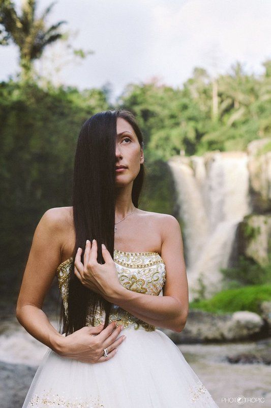 путешествие, свадьба, невеста, образ, девушка, платье, елен цай, elen tsay, бали, wedding, счастьее, нежность, любовь, азиатка, грация, красота, водопад, культура, традиции  фото превью