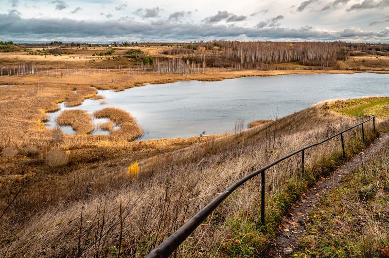 Тропинка к озеру фото превью